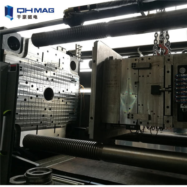 ISO9001 500g/S Quick Mold Change System QHMAG Injection Molding Use